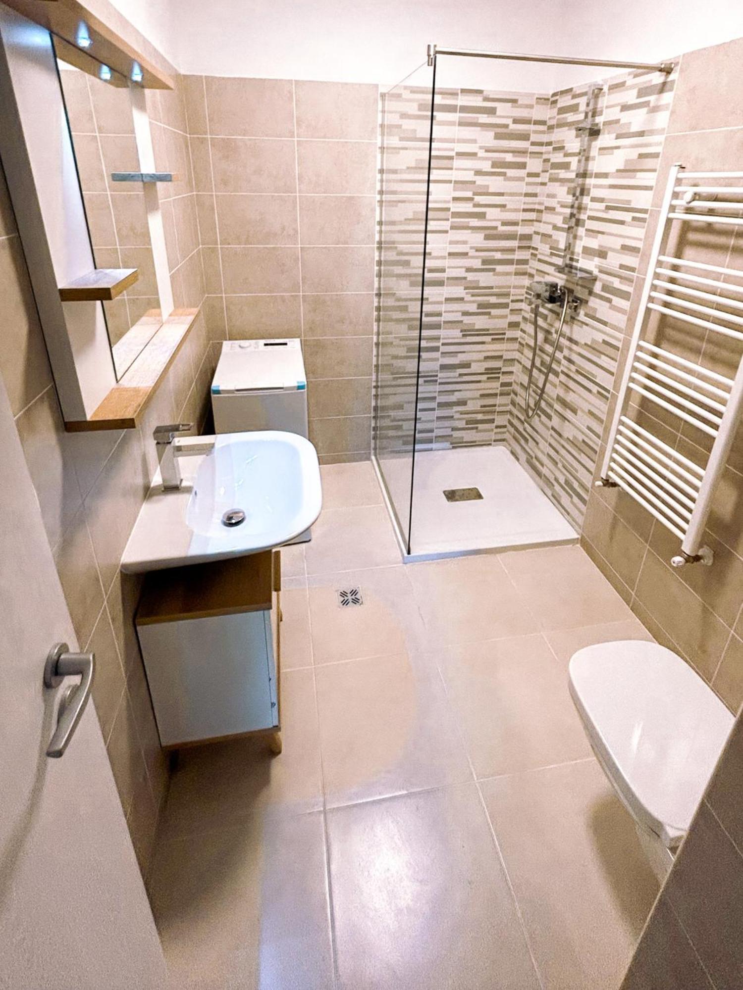 Bg Luximmo Apartments Cluj-Napoca Eksteriør bilde